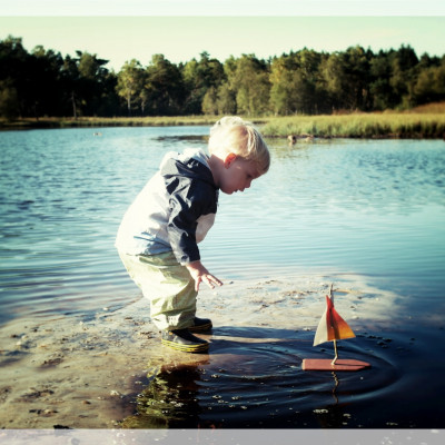 gebastelte Boote legen ab gebastelte Boote legen ab